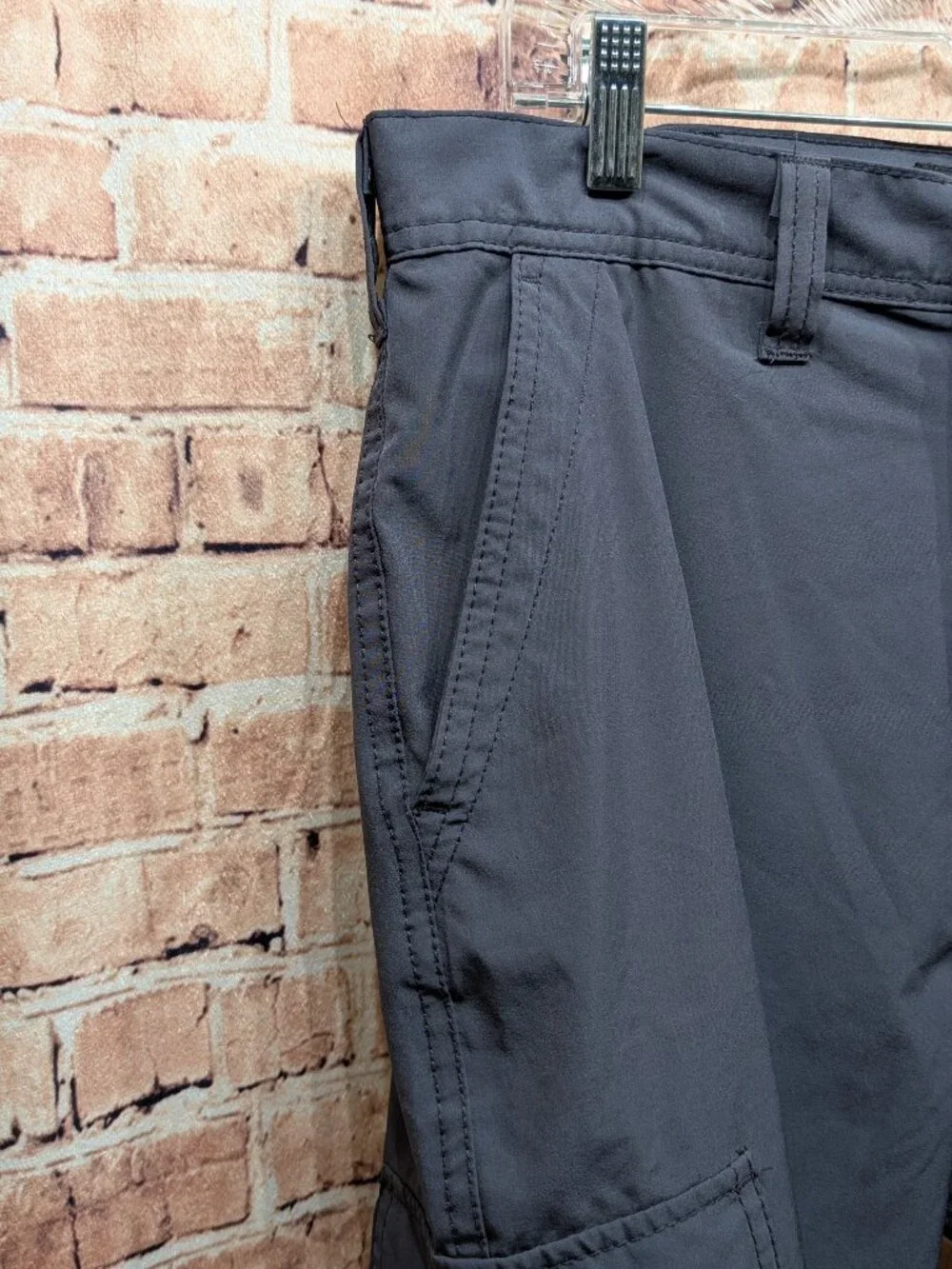 Iron Co. Men's Cargo Shorts in Charcoal Gray Size 32